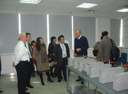 駐地各企業(yè)代表到C&D大力神蓄電池觀摩學(xué)習(xí)